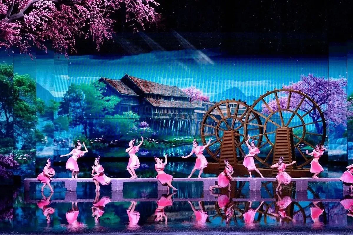 PHƯỢNG HOÀNG CỔ TRẤN - TRƯƠNG GIA GIỚI