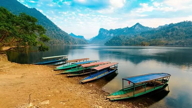 HỒ BA BỂ - HÀ NỘI - TIỄN BAY