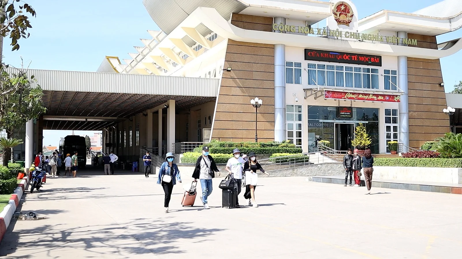 PHNOM PENH  – SIEM REAP