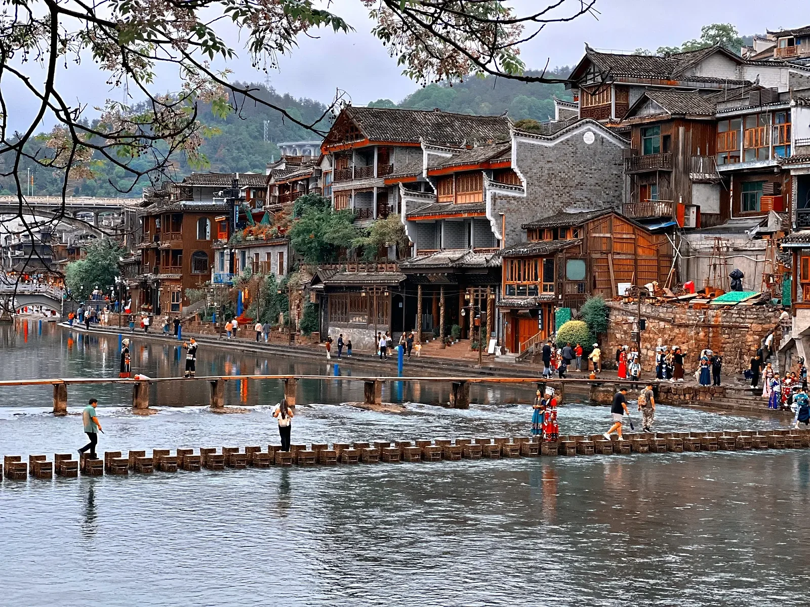 TRƯƠNG GIA GIỚI - PHƯỢNG HOÀNG CỔ TRẤN — ảnh 3
