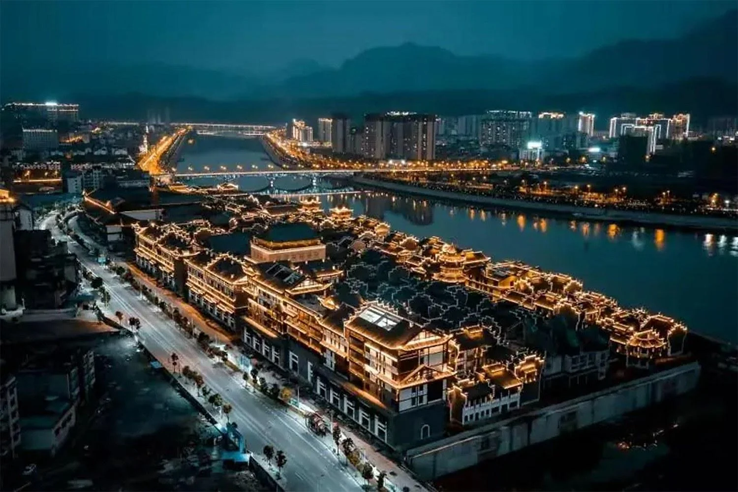 TRƯƠNG GIA GIỚI - TP. HỒ CHÍ MINH