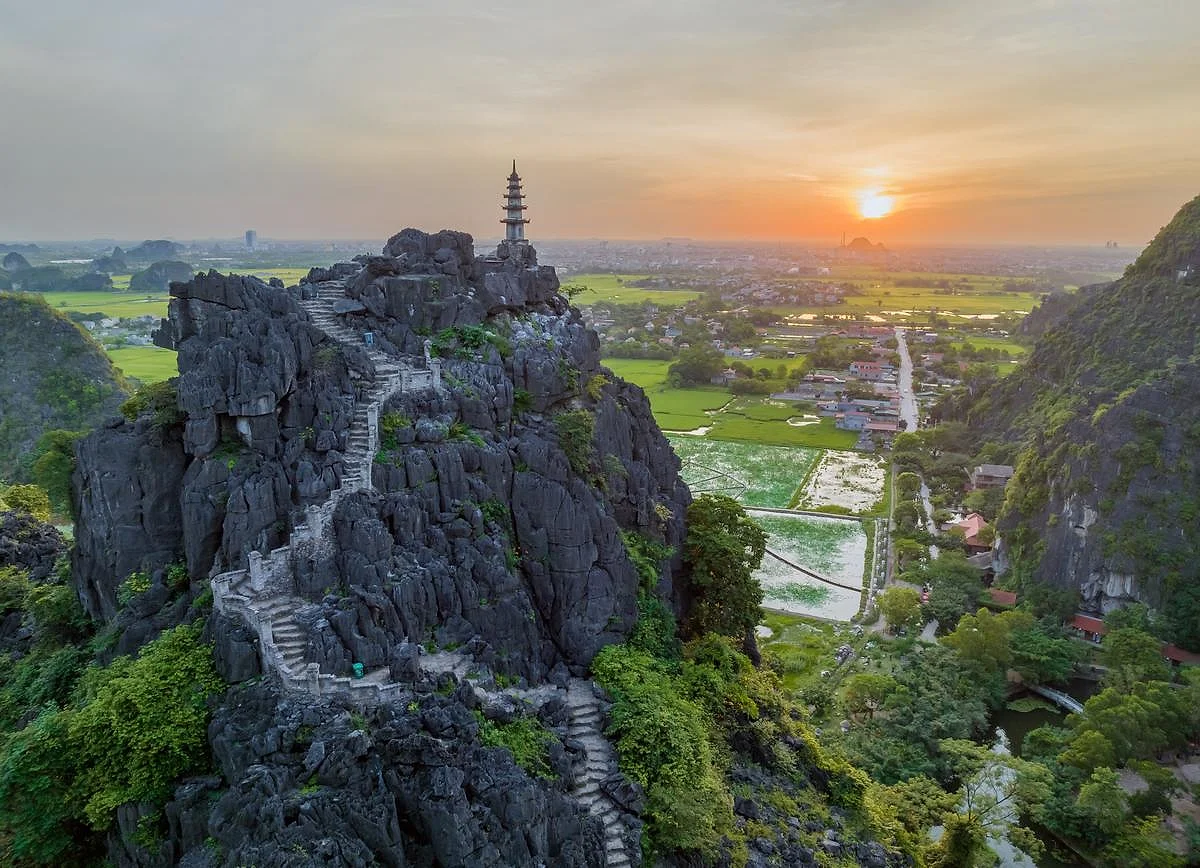 HẠ LONG – NINH BÌNH – TRÀNG AN – HANG MÚA